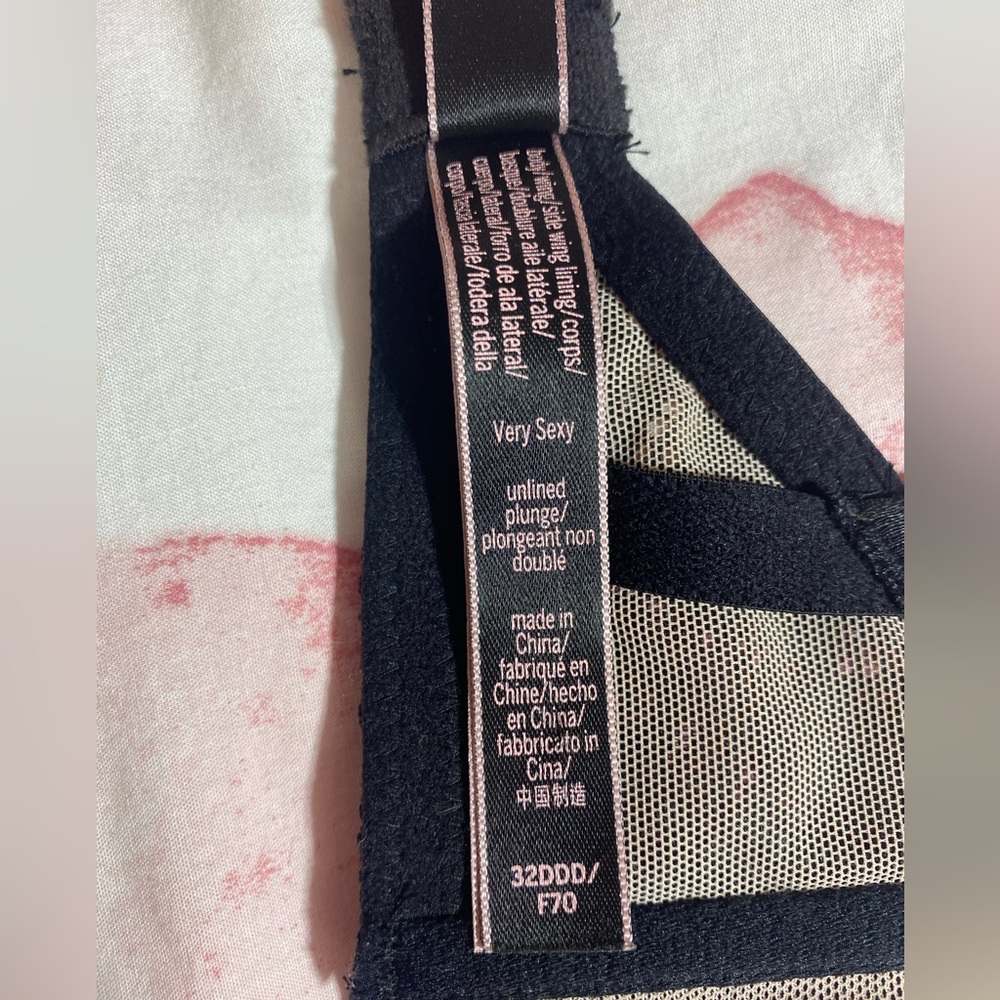 Victoria Secret Very Sexy Unlined Plunge Black Lace on Cream Size 32DDD - Picture 10 of 10
